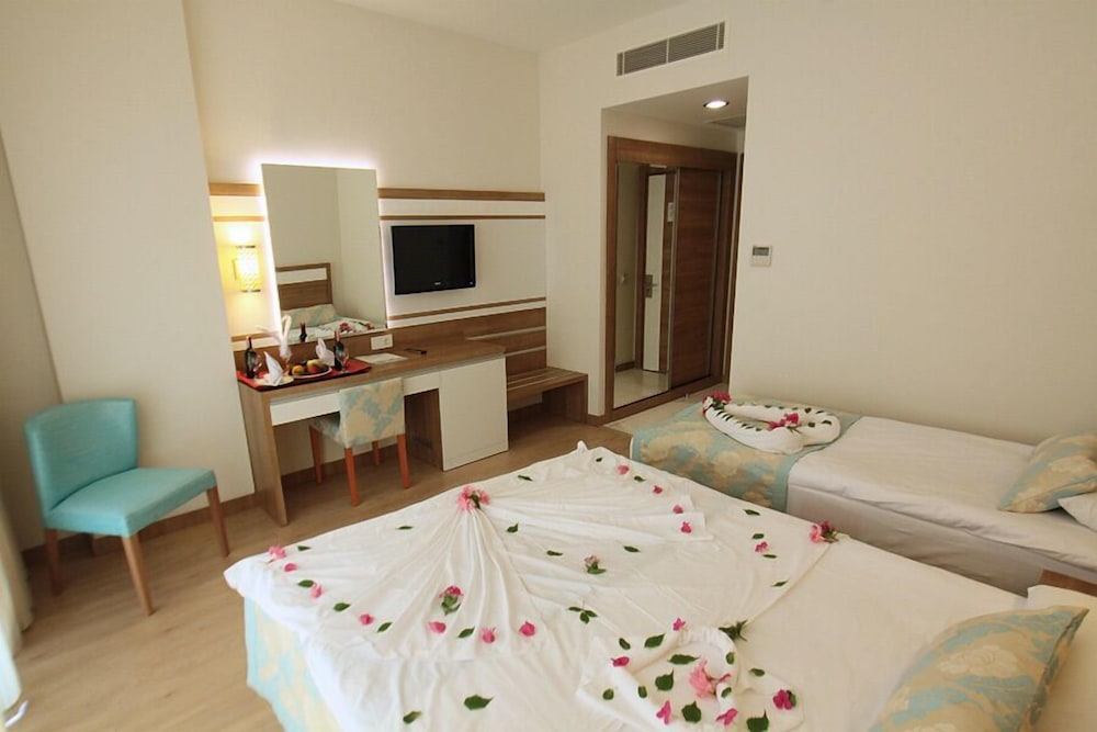 Merve Sun Hotel & Spa - All Inclusive — Hotel rooms in Side