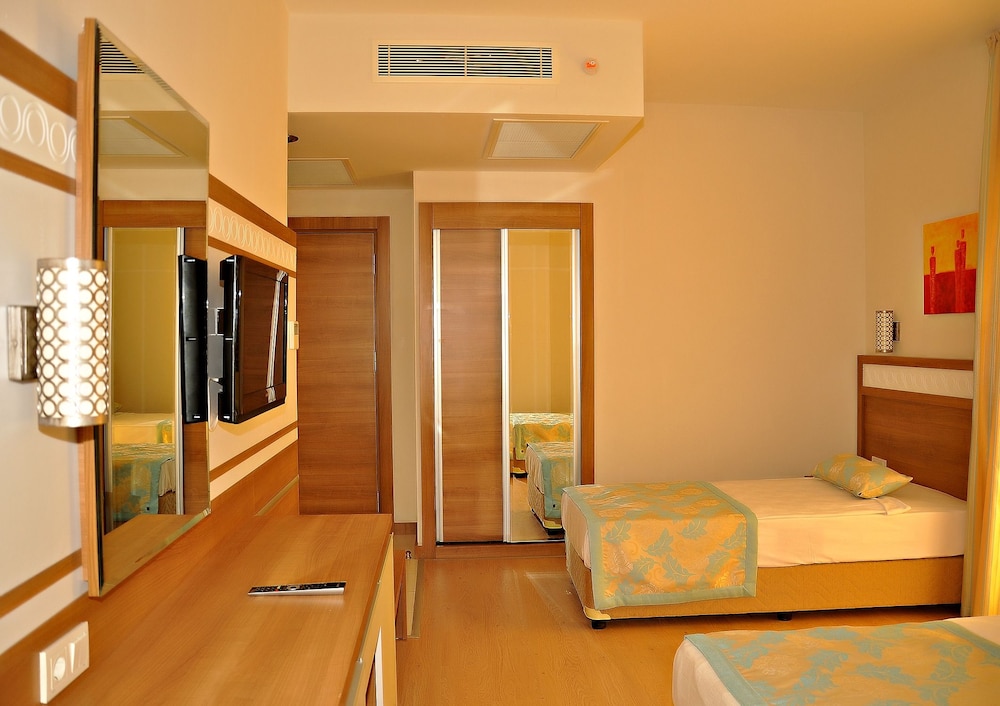 Merve Sun Hotel & Spa - All Inclusive — Hotel rooms in Side