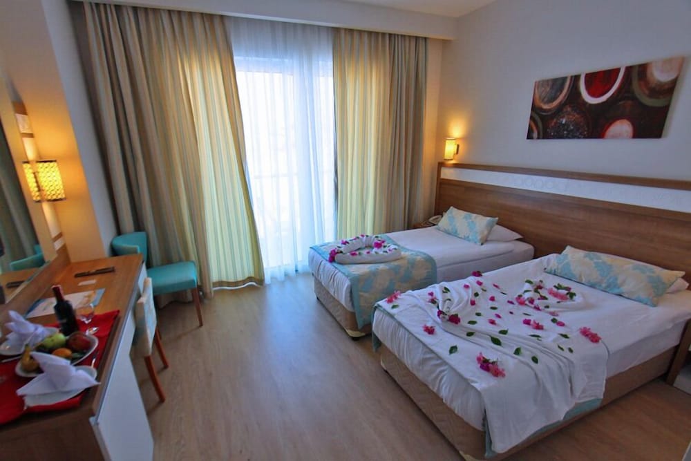 Merve Sun Hotel & Spa - All Inclusive — Hotel rooms in Side