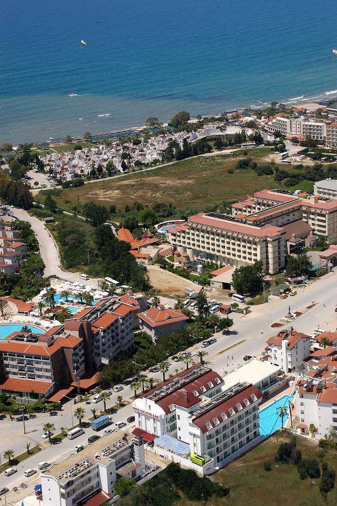 Merve Sun Hotel & Spa - All Inclusive — Hotel building in Side