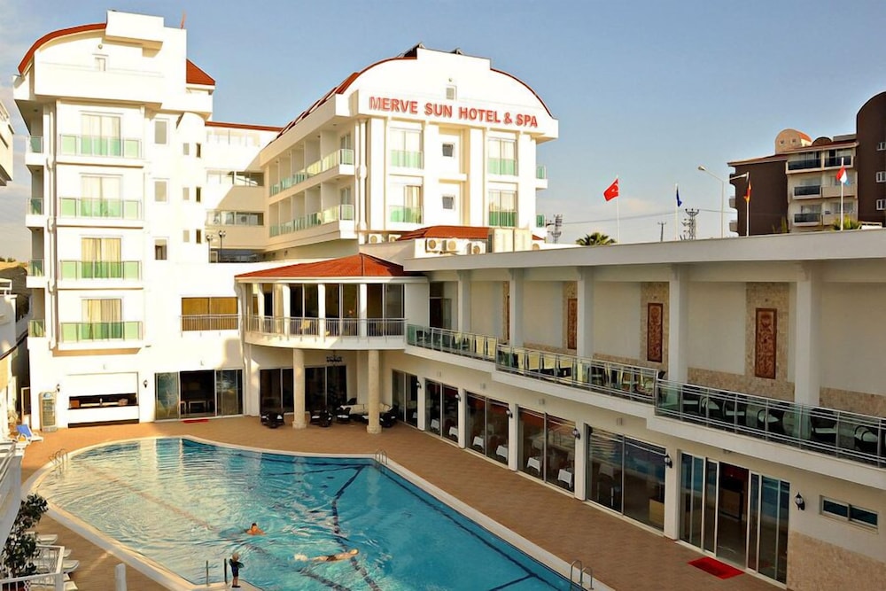 Merve Sun Hotel & Spa - All Inclusive — Hotel building in Side