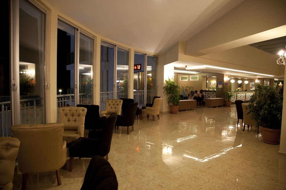 Merve Sun Hotel & Spa - All Inclusive — Hotel building in Side