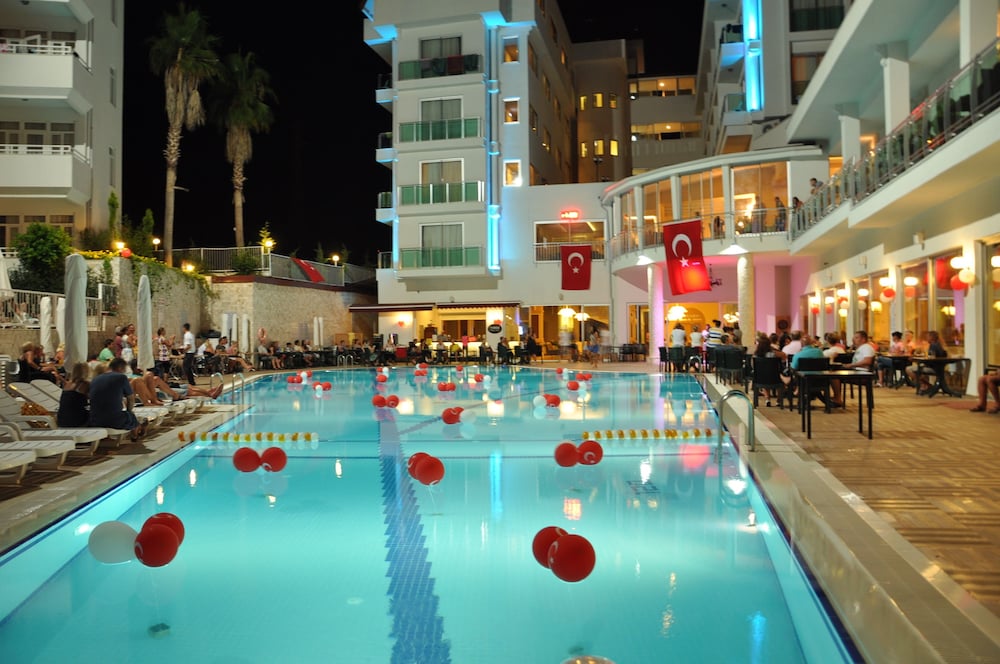 Merve Sun Hotel & Spa - All Inclusive — Swimming pool in Side