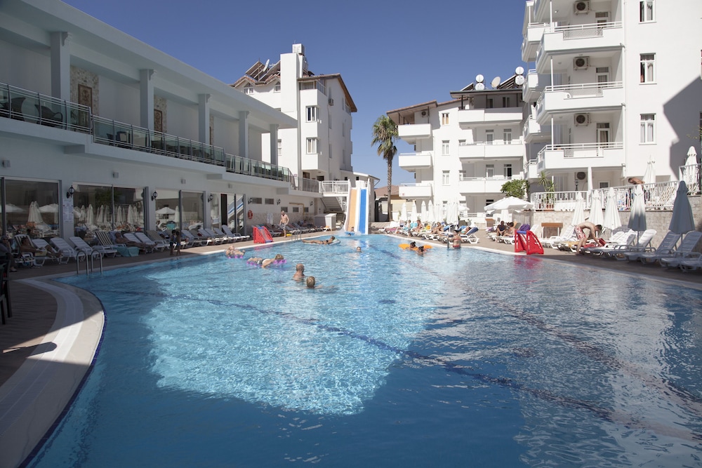 Merve Sun Hotel & Spa - All Inclusive — Swimming pool in Side
