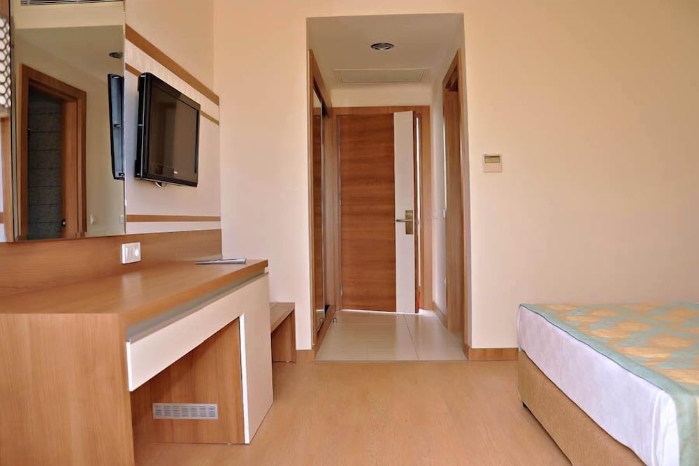 Merve Sun Hotel & Spa - All Inclusive — Hotel rooms in Side