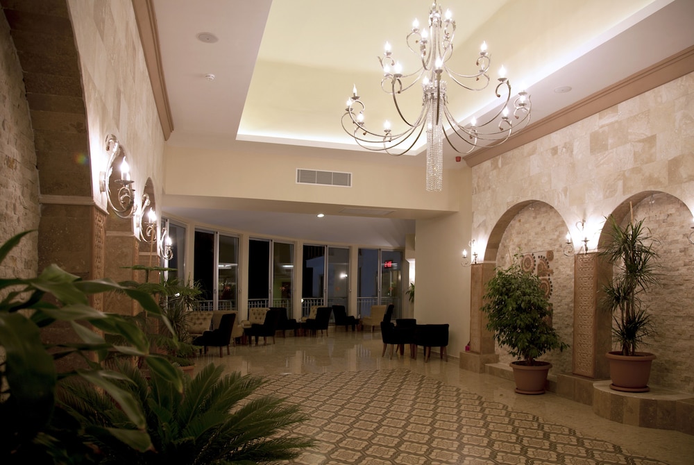 Merve Sun Hotel & Spa - All Inclusive — Hotel building in Side