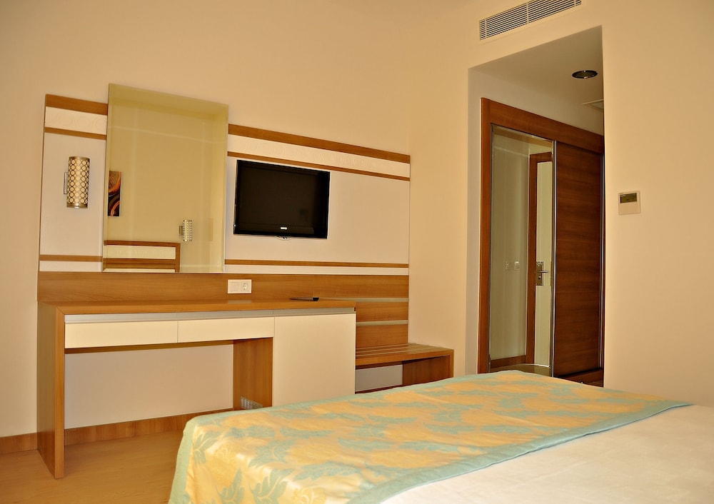 Merve Sun Hotel & Spa - All Inclusive — Hotel rooms in Side