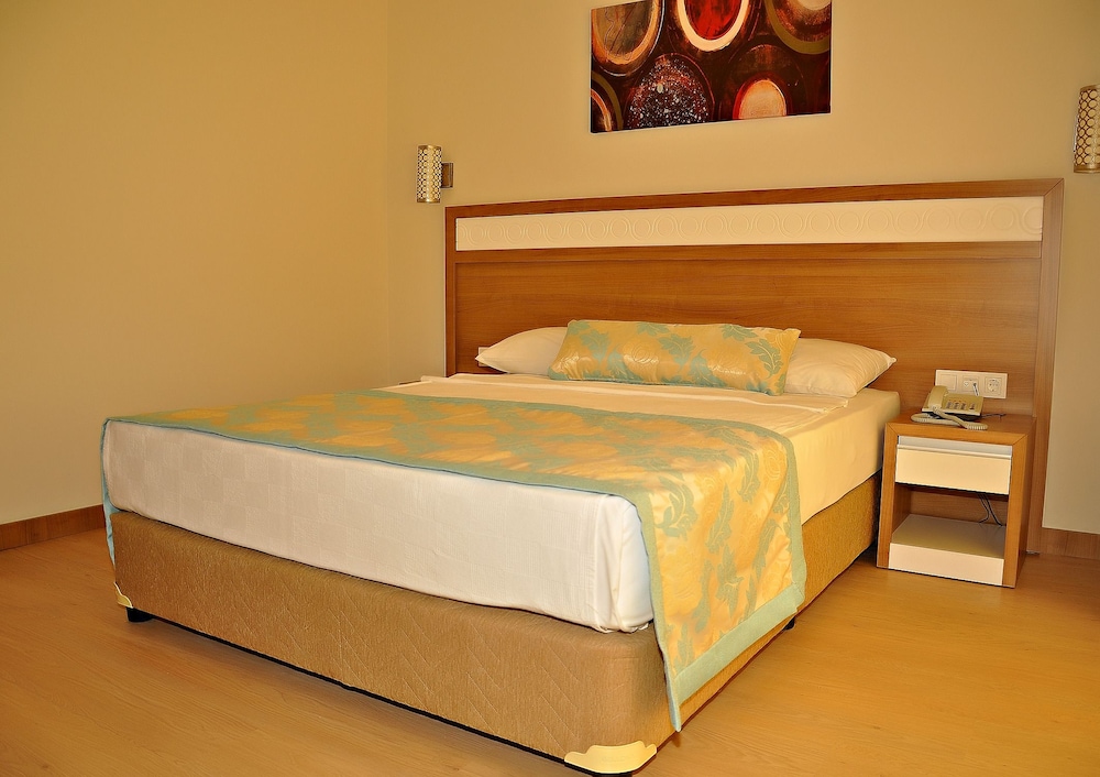 Merve Sun Hotel & Spa - All Inclusive — Hotel rooms in Side