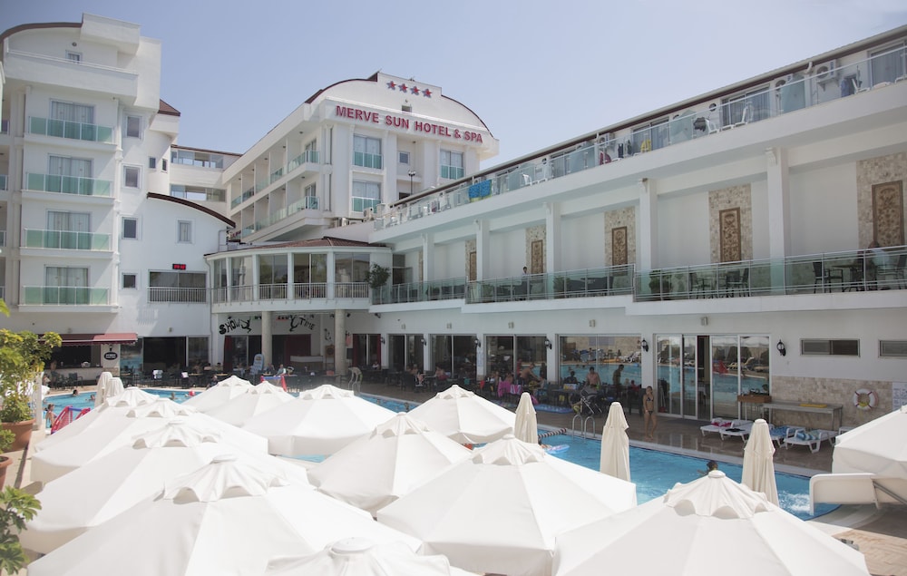 Merve Sun Hotel & Spa - All Inclusive — Swimming pool in Side