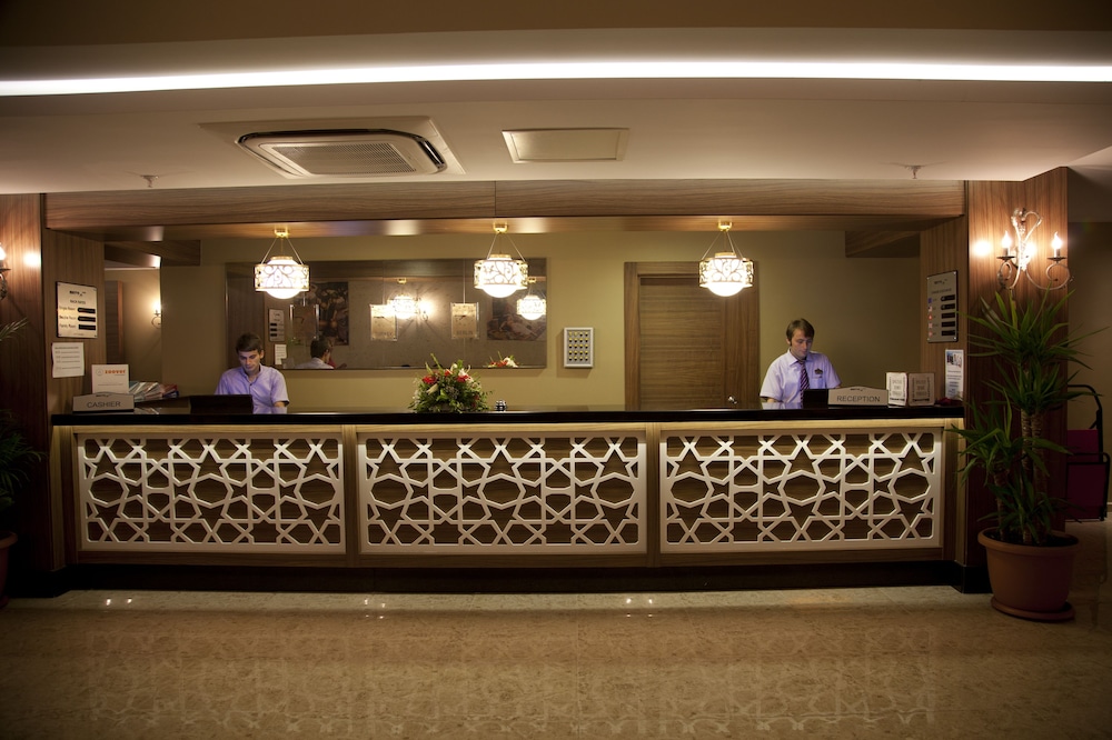 Merve Sun Hotel & Spa - All Inclusive — Hotel building in Side