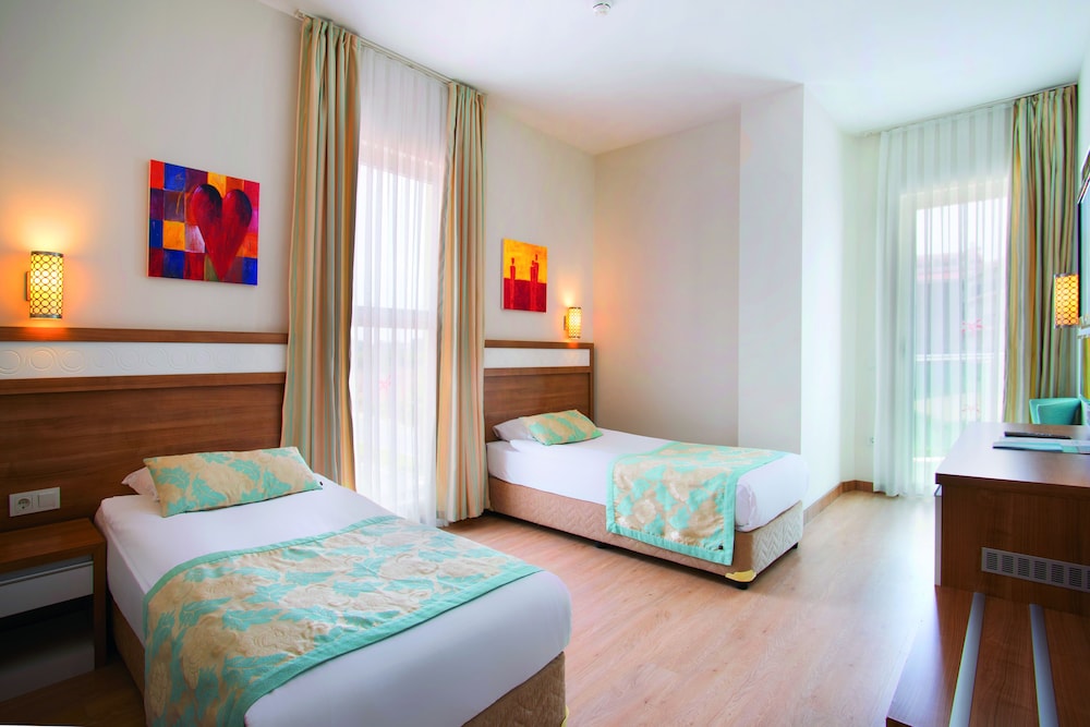Merve Sun Hotel & Spa - All Inclusive — Hotel rooms in Side