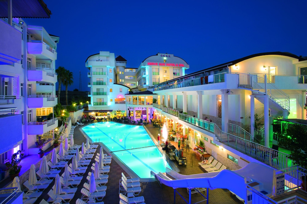 Merve Sun Hotel & Spa - All Inclusive — Swimming pool in Side