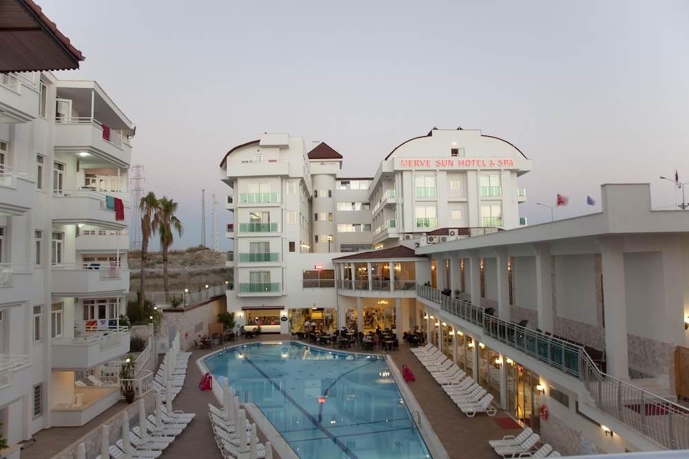 Merve Sun Hotel & Spa - All Inclusive — Hotel building in Side