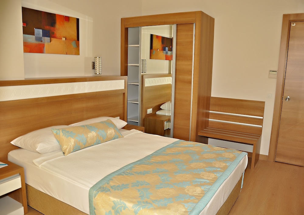 Merve Sun Hotel & Spa - All Inclusive — Hotel rooms in Side