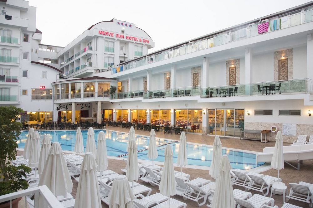 Merve Sun Hotel & Spa - All Inclusive — Hotel building in Side