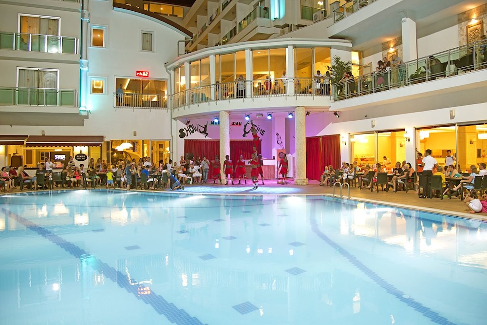 Merve Sun Hotel & Spa - All Inclusive — Swimming pool in Side