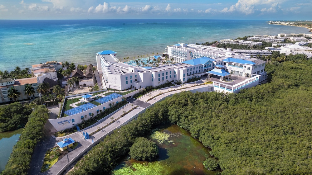 Margaritaville Island Reserve Riviera Maya - An Adults Only All Inclusive — Hotel building in Puerto Morelos, Quintana Roo