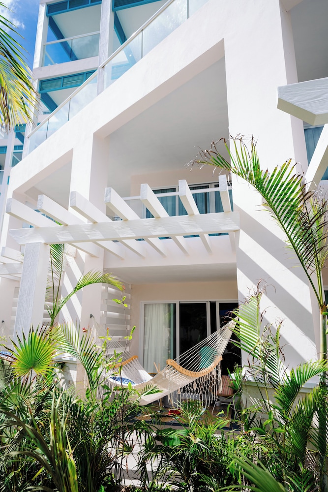 Margaritaville Island Reserve Riviera Maya - An Adults Only All Inclusive — Hotel building in Puerto Morelos, Quintana Roo
