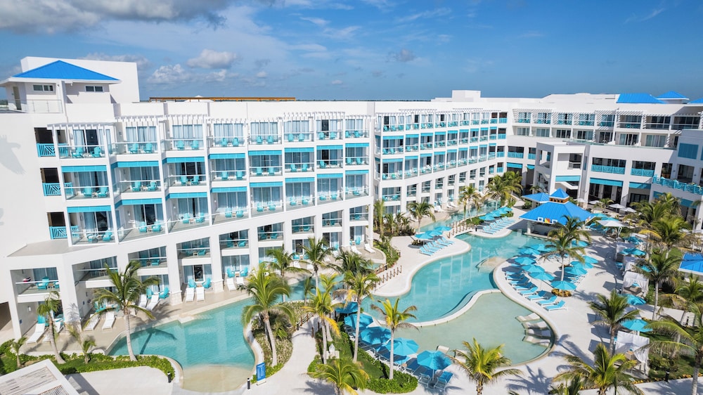 Margaritaville Island Reserve Riviera Maya - An Adults Only All Inclusive — Hotel building in Puerto Morelos, Quintana Roo