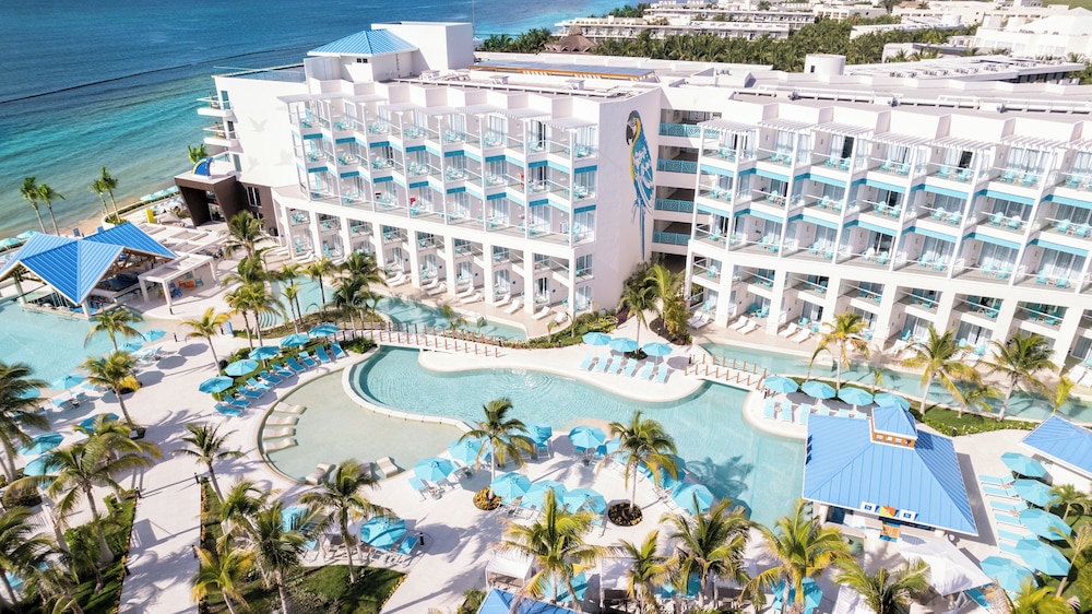 Margaritaville Island Reserve Riviera Maya - An Adults Only All Inclusive — Hotel building in Puerto Morelos, Quintana Roo