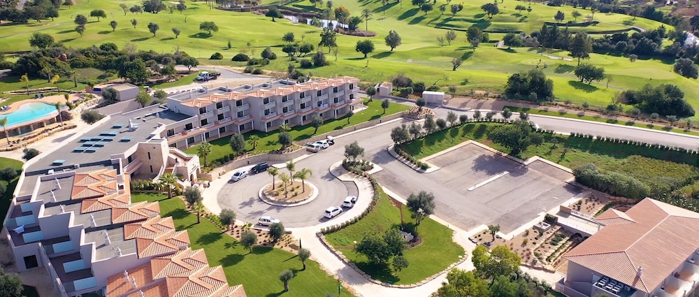 Pestana Gramacho Residence — Hotel building in Carvoeiro, Faro