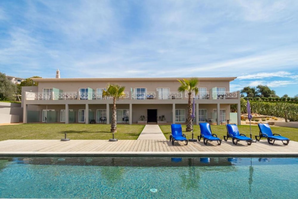 Pestana Gramacho Residence — Hotel building in Carvoeiro, Faro