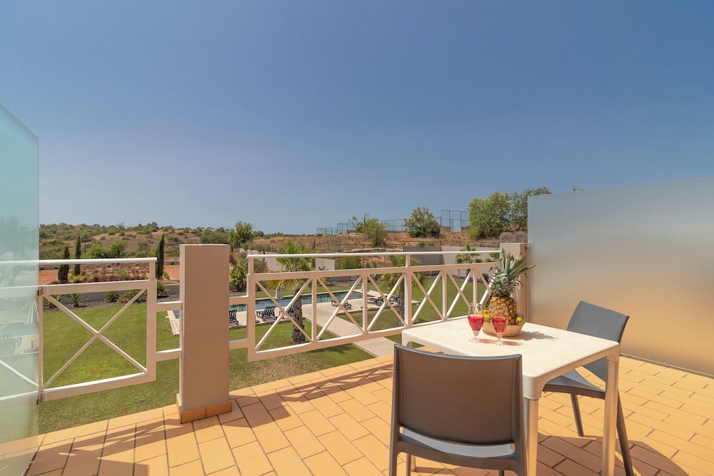 Pestana Gramacho Residence — Swimming pool in Carvoeiro, Faro