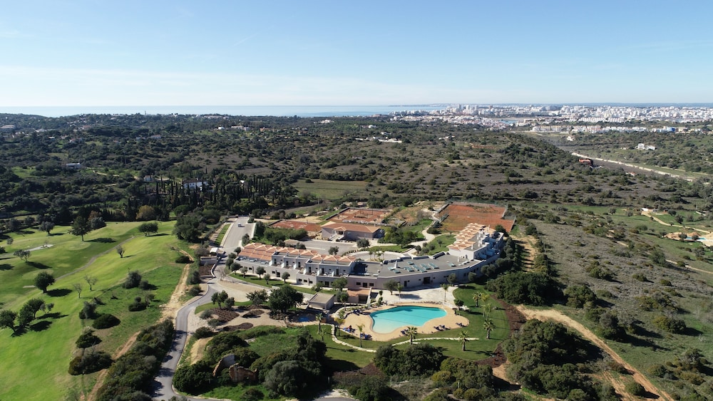 Pestana Gramacho Residence — Hotel building in Carvoeiro, Faro