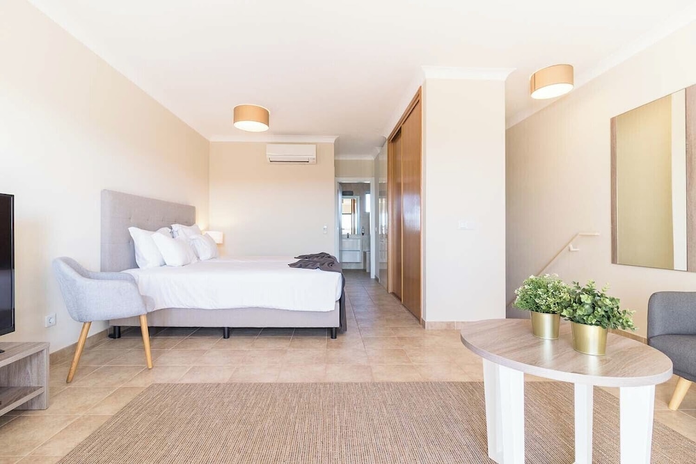 Pestana Gramacho Residence — Hotel rooms in Carvoeiro, Faro