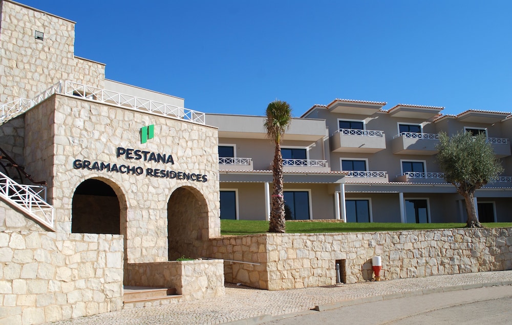 Pestana Gramacho Residence — Hotel building in Carvoeiro, Faro