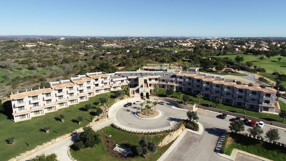 Pestana Gramacho Residence — Hotel building in Carvoeiro, Faro