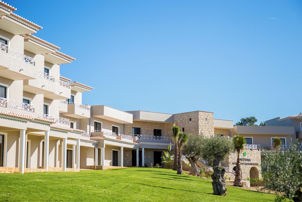 Pestana Gramacho Residence — Hotel building in Carvoeiro, Faro