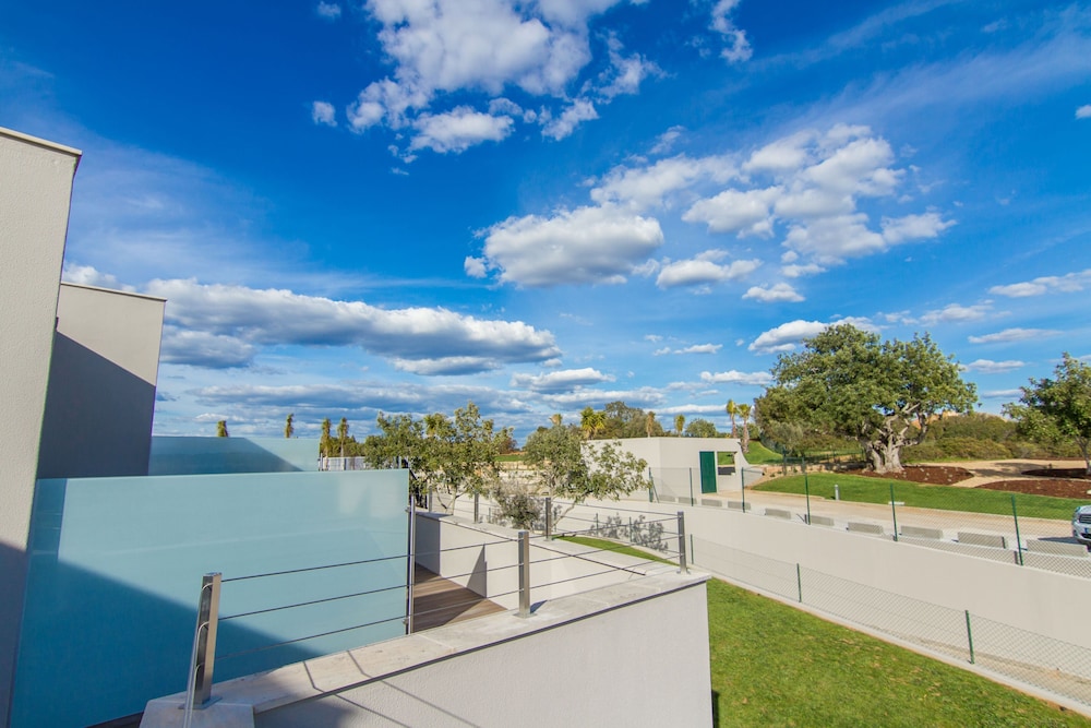 Pestana Gramacho Residence — Hotel building in Carvoeiro, Faro