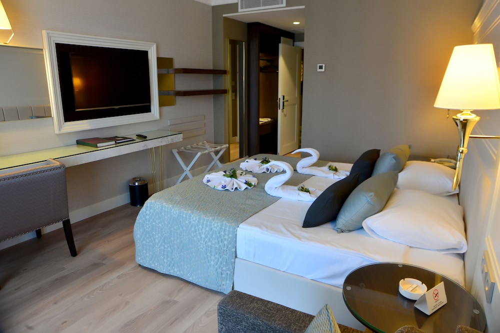Fame Residence Kemer & Spa - All Inclusive — Hotel rooms in Kemer