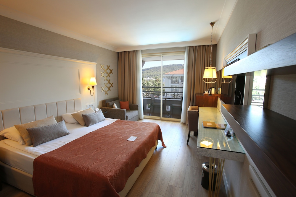 Fame Residence Kemer & Spa - All Inclusive — Hotel rooms in Kemer