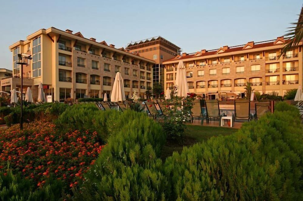 Fame Residence Kemer & Spa - All Inclusive — Hotel building in Kemer