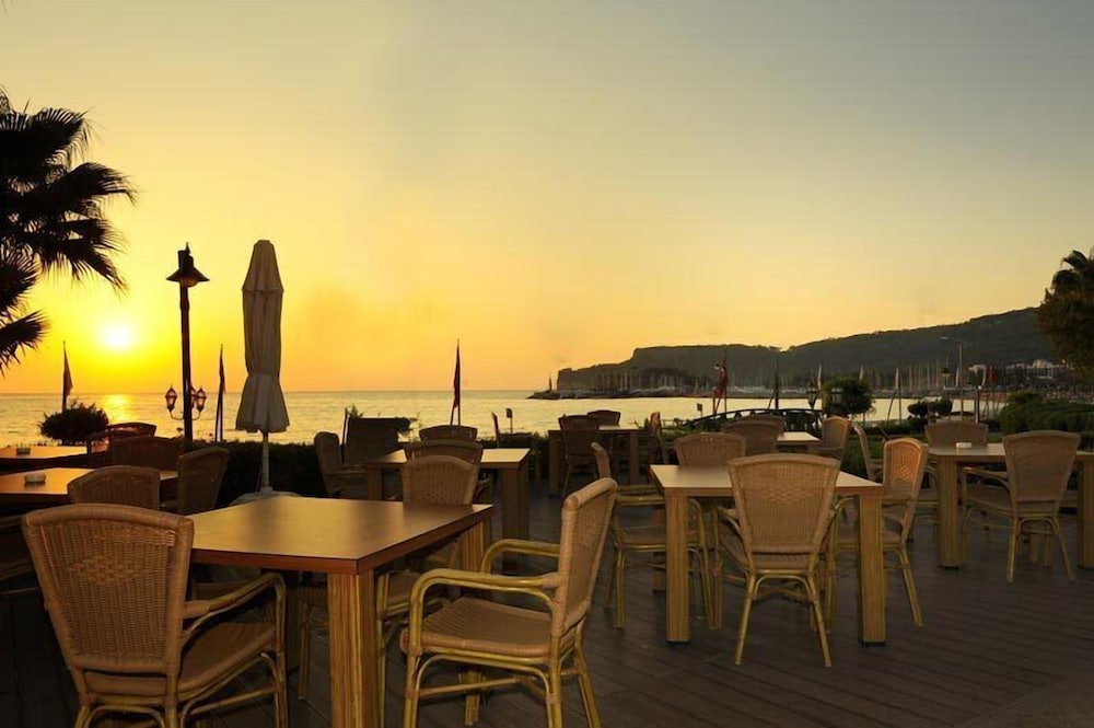 Fame Residence Kemer & Spa - All Inclusive — Restaurant & bars in Kemer