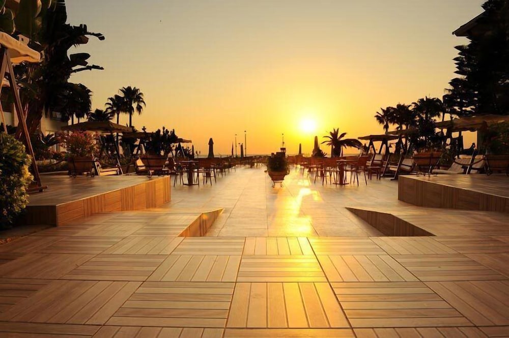 Fame Residence Kemer & Spa - All Inclusive — Restaurant & bars in Kemer