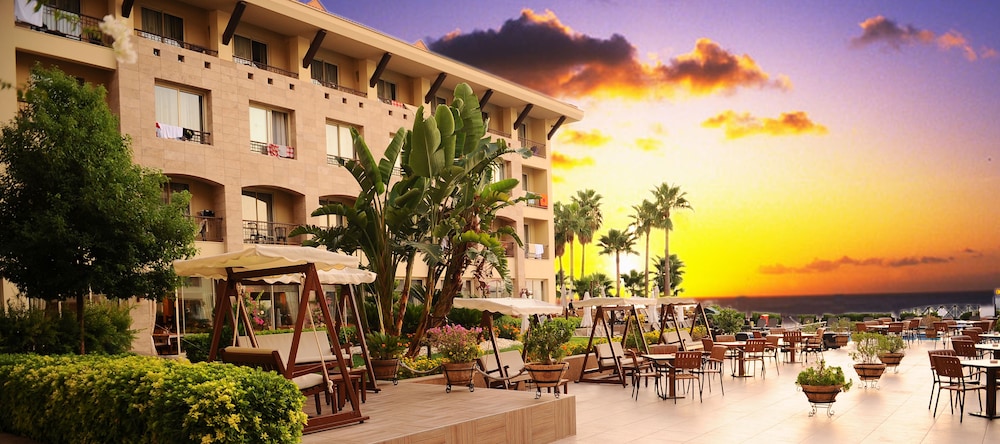 Fame Residence Kemer & Spa - All Inclusive — Hotel building in Kemer