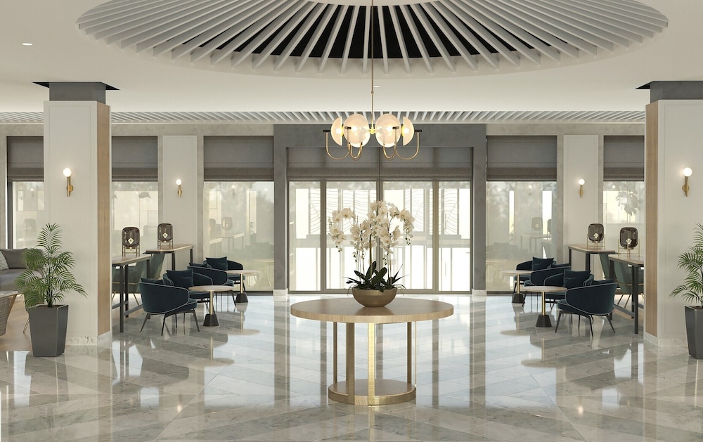 Fame Residence Kemer & Spa - All Inclusive — Hotel building in Kemer