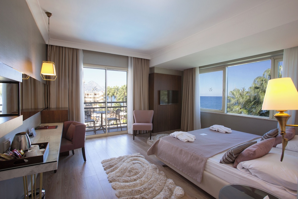 Fame Residence Kemer & Spa - All Inclusive — Hotel rooms in Kemer