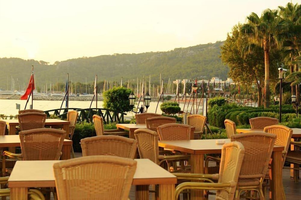Fame Residence Kemer & Spa - All Inclusive — Restaurant & bars in Kemer