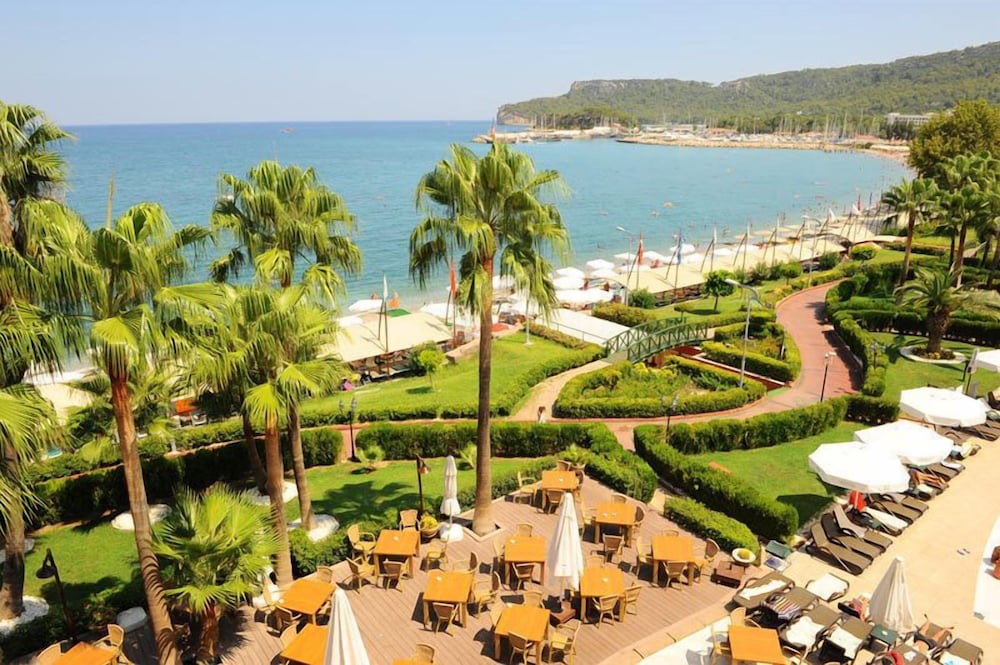 Fame Residence Kemer & Spa - All Inclusive — Restaurant & bars in Kemer