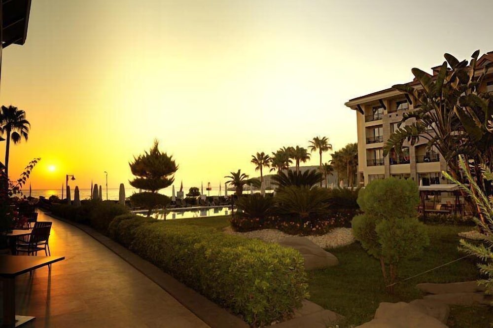 Fame Residence Kemer & Spa - All Inclusive — Swimming pool in Kemer
