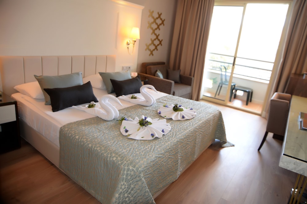 Fame Residence Kemer & Spa - All Inclusive — Hotel rooms in Kemer