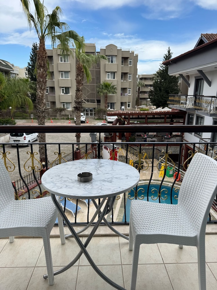 Orange Garden Apart Hotel — Swimming pool in Kemer