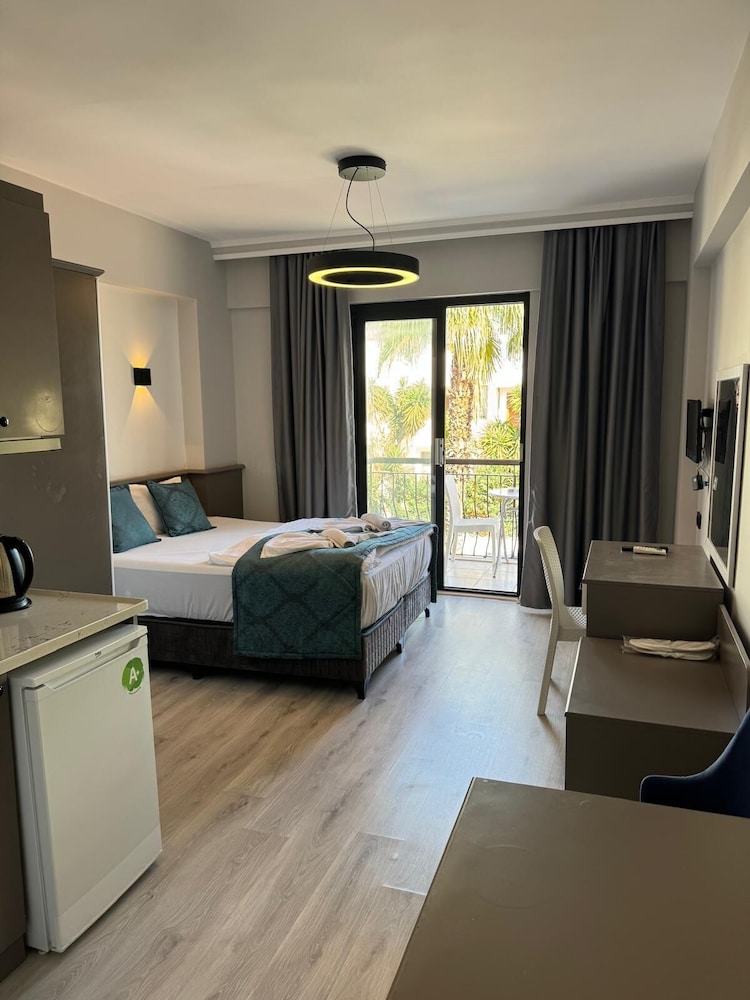 Orange Garden Apart Hotel — Hotel rooms in Kemer
