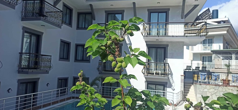 Orange Garden Apart Hotel — Hotel building in Kemer