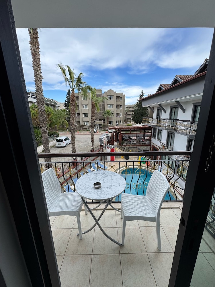 Orange Garden Apart Hotel — Swimming pool in Kemer
