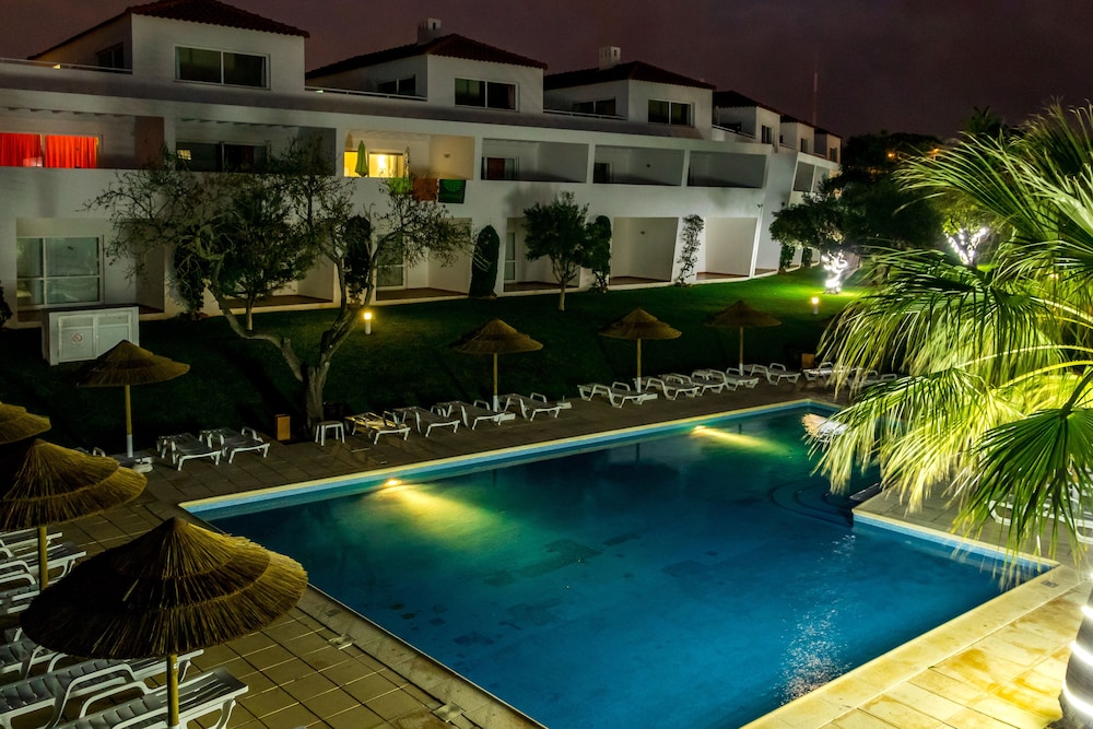 Apartamentos Turísticos Pateo Village — Swimming pool in Albufeira, Faro